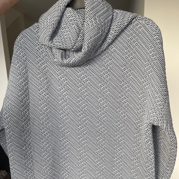Gap fit sweater - Picture 2 of 2